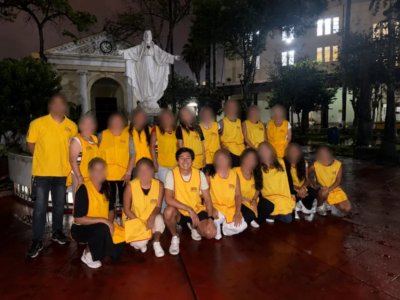 Grupo de voluntarios en Misiones de Emergencia, Hospital Dos de Mayo
